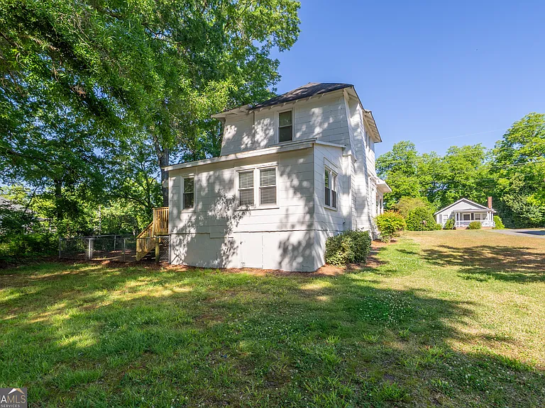 243 Boulevard #B — Photo 24