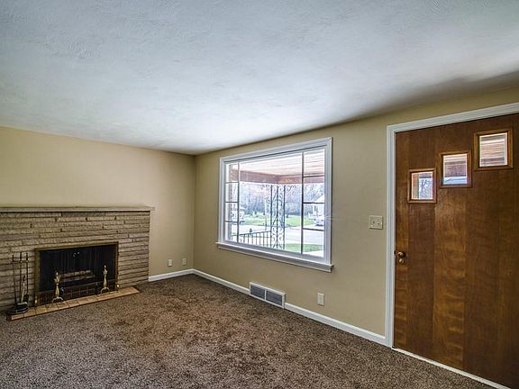 5th image of 237 Fairlawn Ave