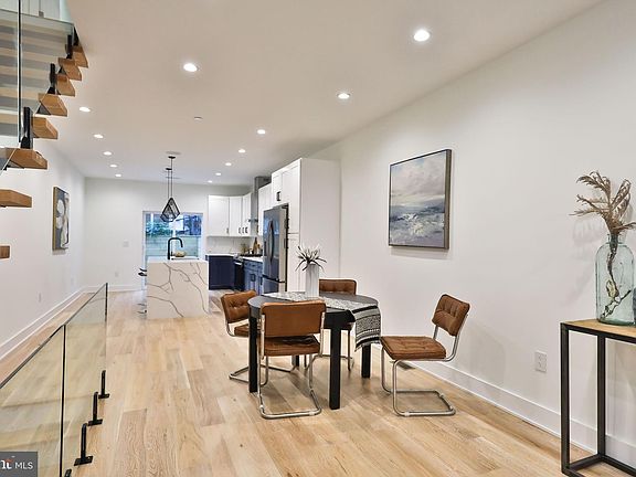 5th image of 2409 Oakford St