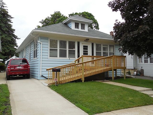 1st image of 922 N Kelly Ave