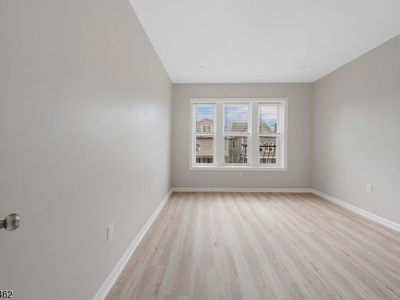 5th image of 59 Henry St APT B3