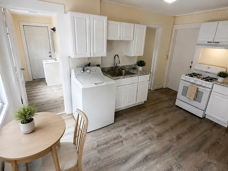 6 E Walnut St #1L — Photo 6