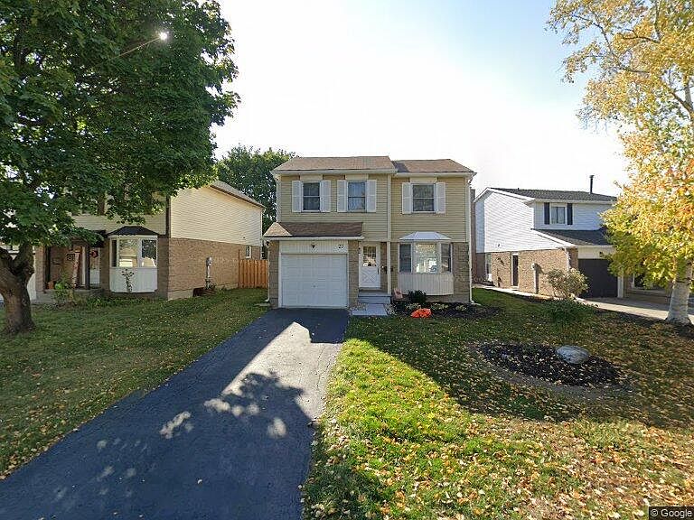 1st image of 27 Roundhill Ct