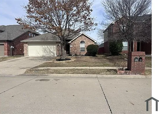 921 Bowie Dr — Photo 1