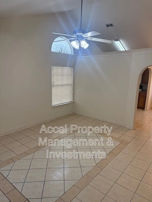 1 bed, 1.0 bath, $700 — Photo 2