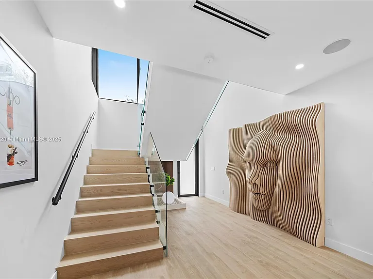 550 NW 42nd St — Photo 34