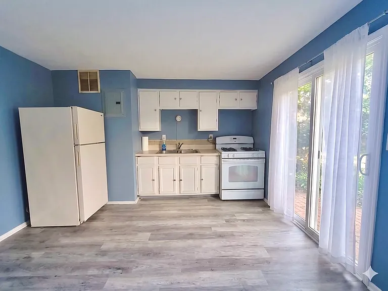 209 Roxana Ave #B — Photo 4
