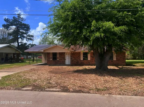 802 Gentle Ben Ave, Yazoo City, MS 39194