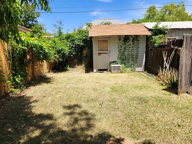 600 1/2 Grove St — Photo 13