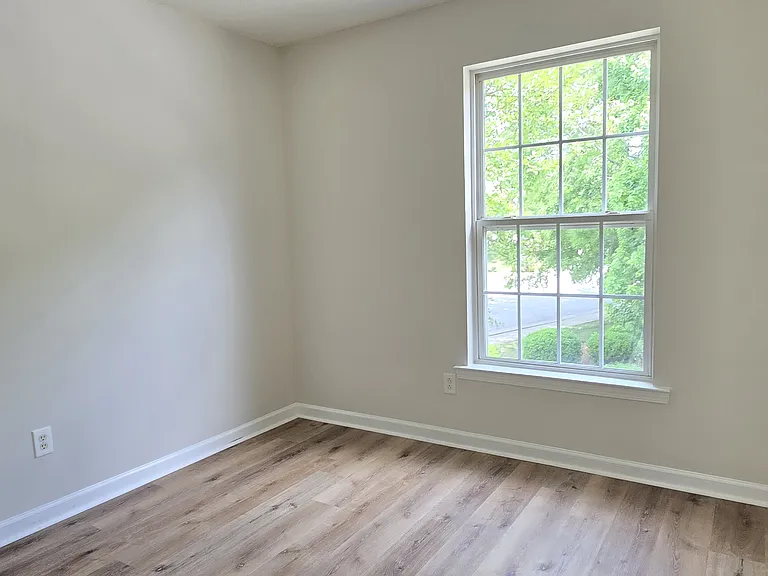 3902 Elizabeth Glen Way — Photo 14