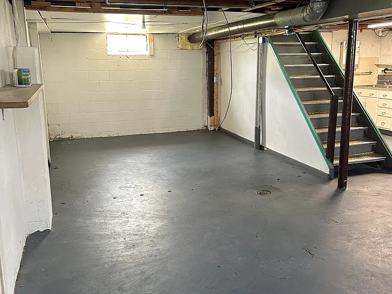 110 S Dana Ave — Photo 9
