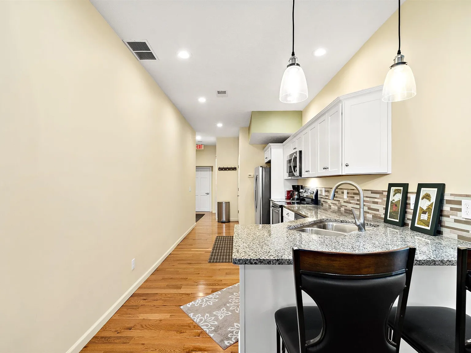 2 bed, $1,800 — Photo 2