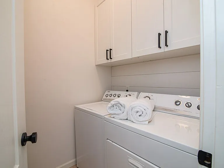 2402 Seagate Ln N — Photo 24