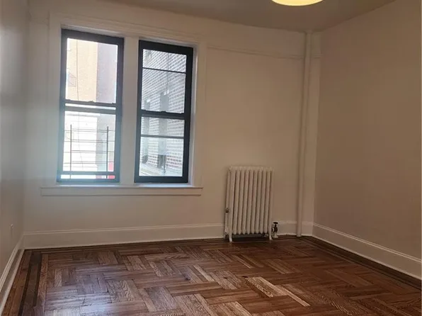 590 Parkside Avenue image 12 of 20