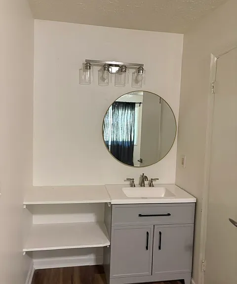 Master Bedroom Suite - Vanity Area