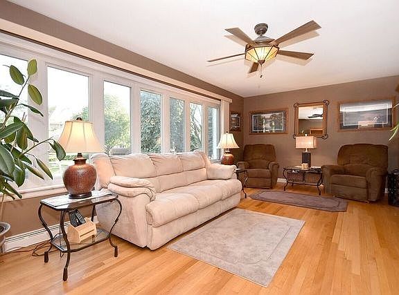 2nd image of 10318 Canterbury St
