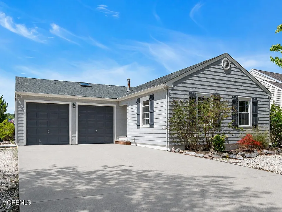 90 Spinnaker Ct