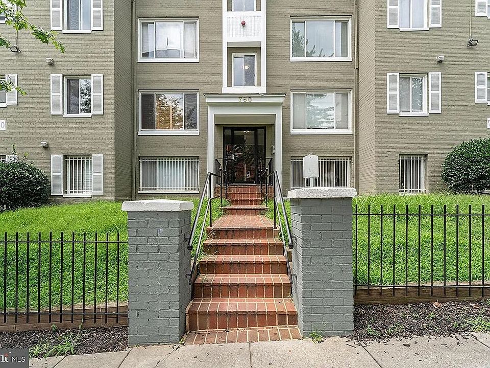 1st image of 750 Barnaby St SE APT 301