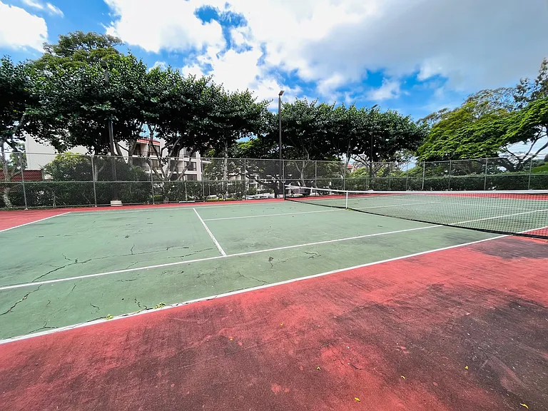 Waialae Ave — Photo 17