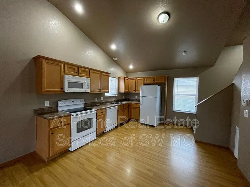 633 W Meadowview Dr #1