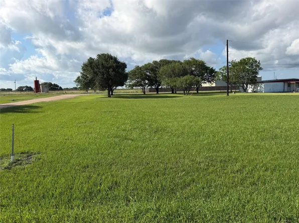 342 Starling Ln, Palacios, TX 77465
