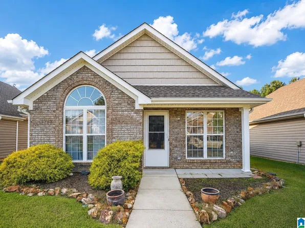 2231 Village Ln, Calera, AL 35040