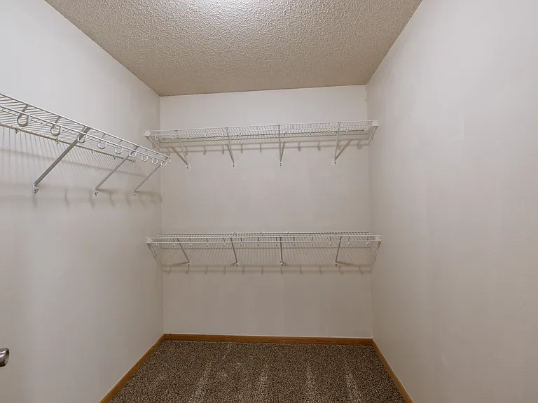 Moorhead, MN Mallard Creek Apartments | Closet