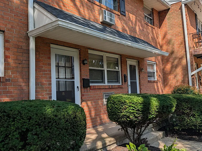 340 Woodlawn Ter #F5 — Photo 16