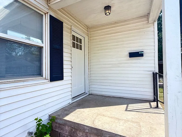 805 Dakota St — Photo 2