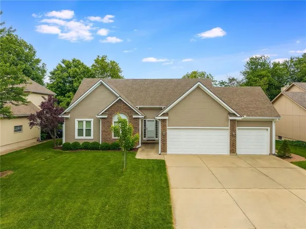 418 SW Brielle Ln, Lees Summit, MO 64082