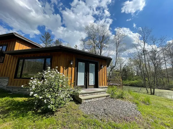 26 Hemmingway Ln #A, Red Hook, NY 12571