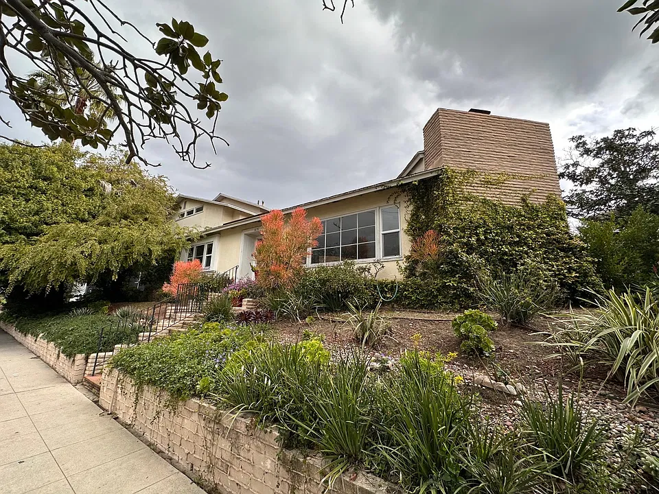 1676 Fairburn Ave