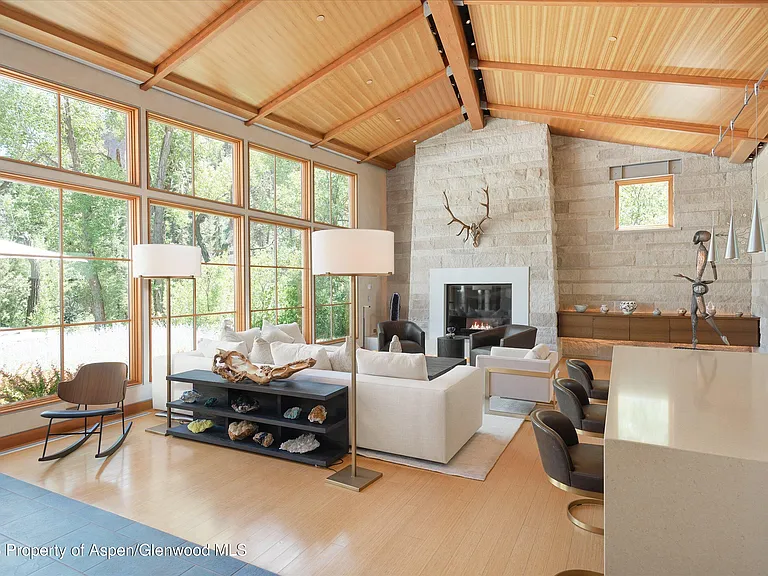 2556 Lower River Rd — Photo 1