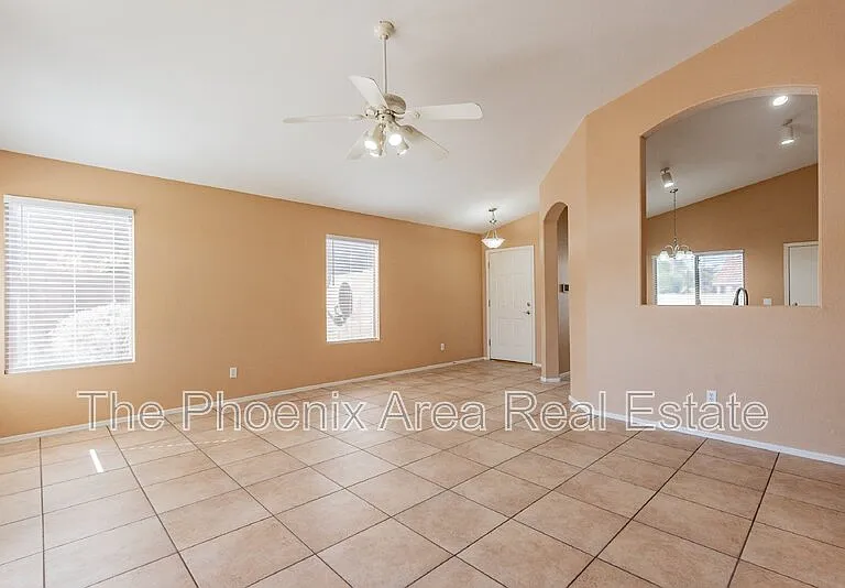 1261 N Balboa Dr — Photo 29