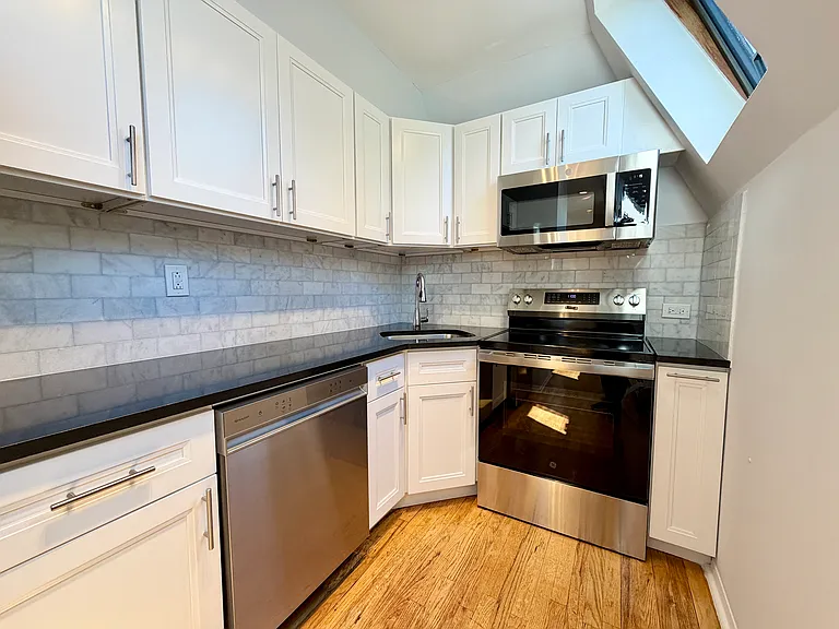 61 Christopher St #5C — Photo 5
