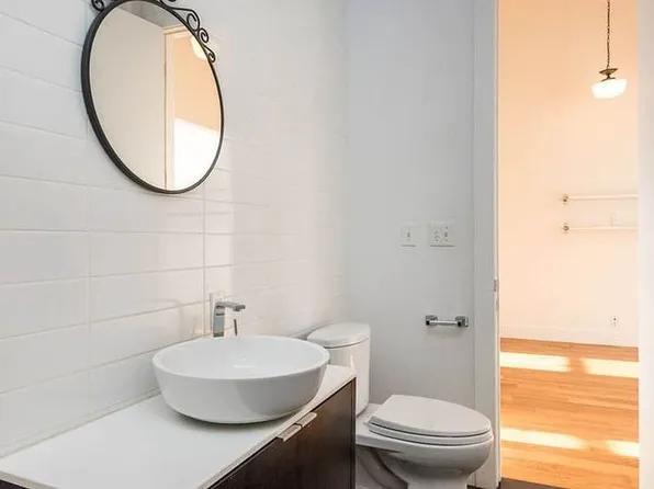 949 Willoughby Avenue image 8 of 13