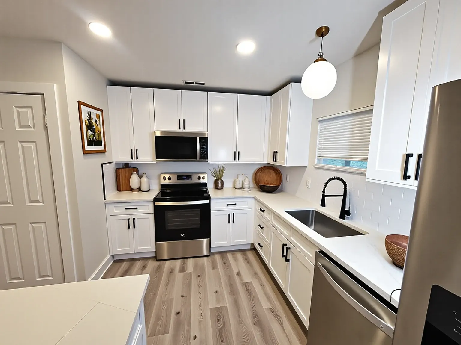 2 bed, 1100 sqft, $2,099 — Photo 3
