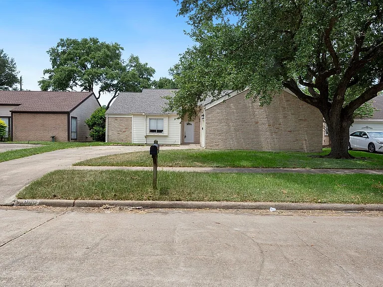 930 Mesa Terrace Dr — Photo 2