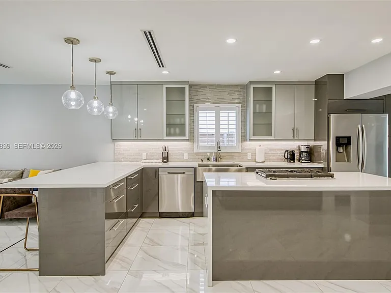 1239 Washington St — Photo 4