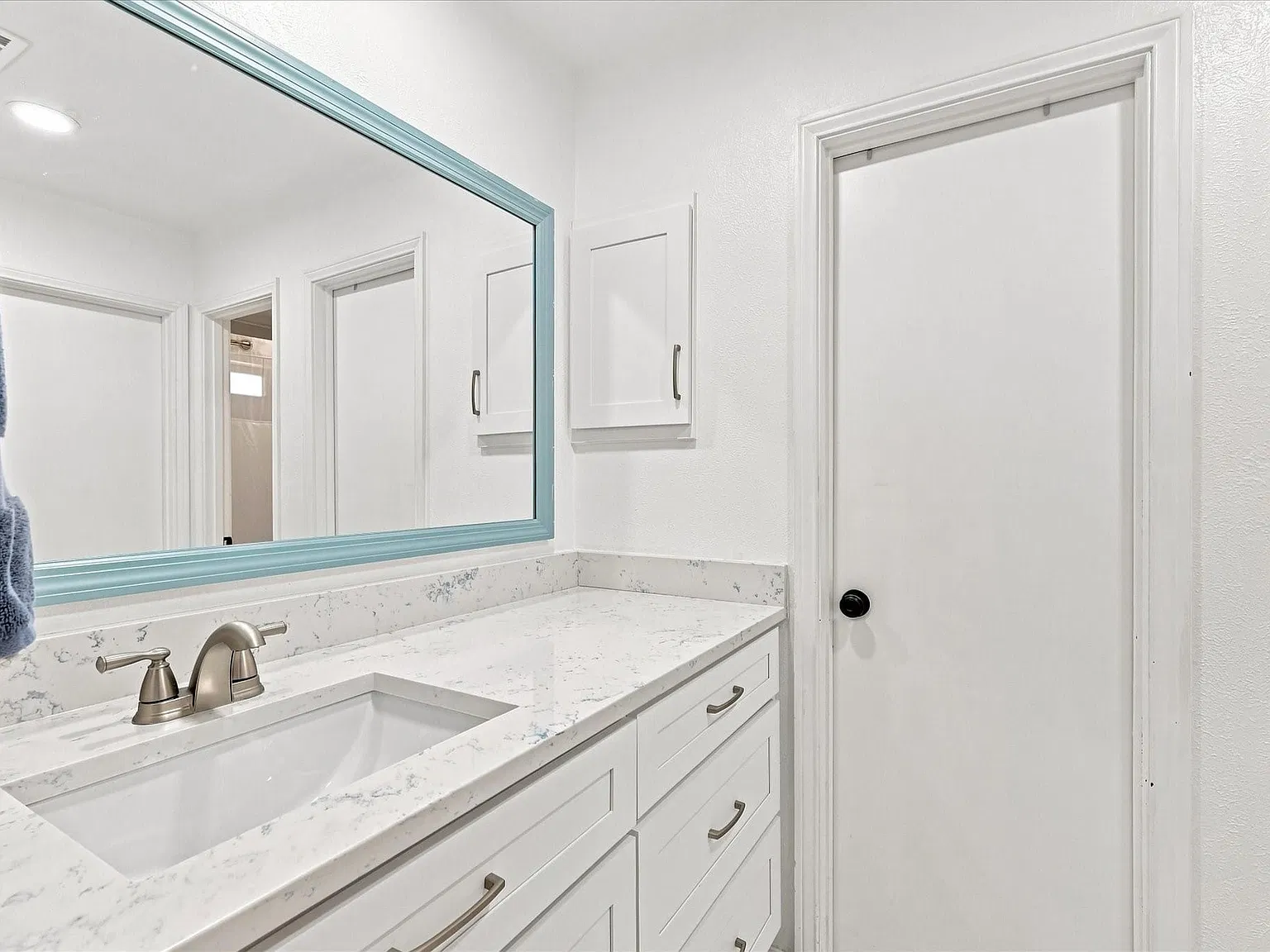 3 bed, 2.0 bath, 1878 sqft, $3,000 — Photo 4