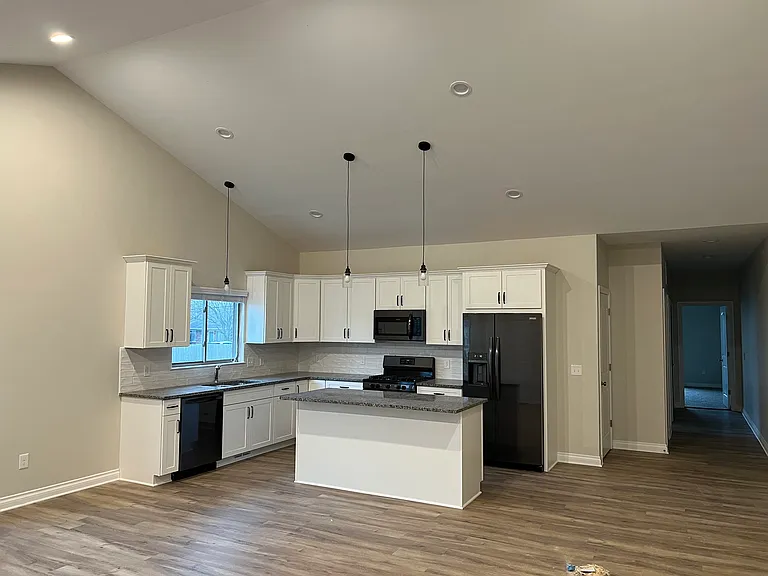 308 E Washington St — Photo 7