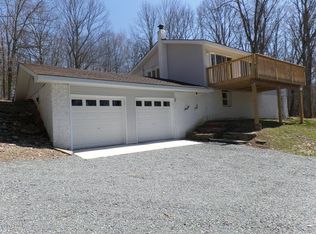 28 Tamarack Dr, Hawley, PA 18428