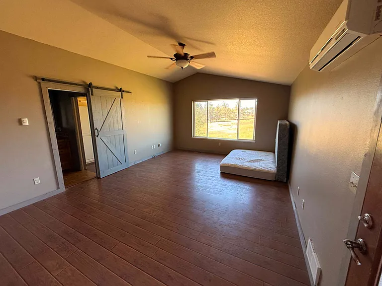 2550 NW Coyner Ave — Photo 8
