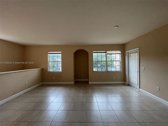 5th image of 701 Belmont Ln #701