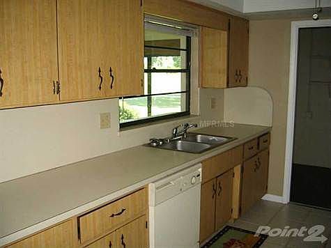 4th image of 699 Broadmoor Cir