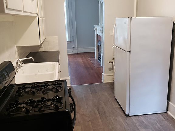 3rd image of 1224 N Main St APT 1