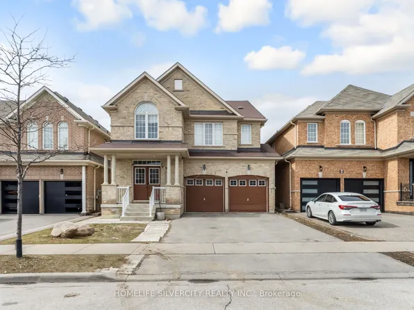 4 Fossil St, Brampton, ON L6P 3G6