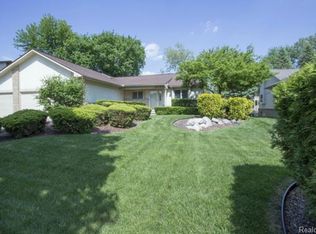 25230 Buckminster Dr, Novi, MI 48375