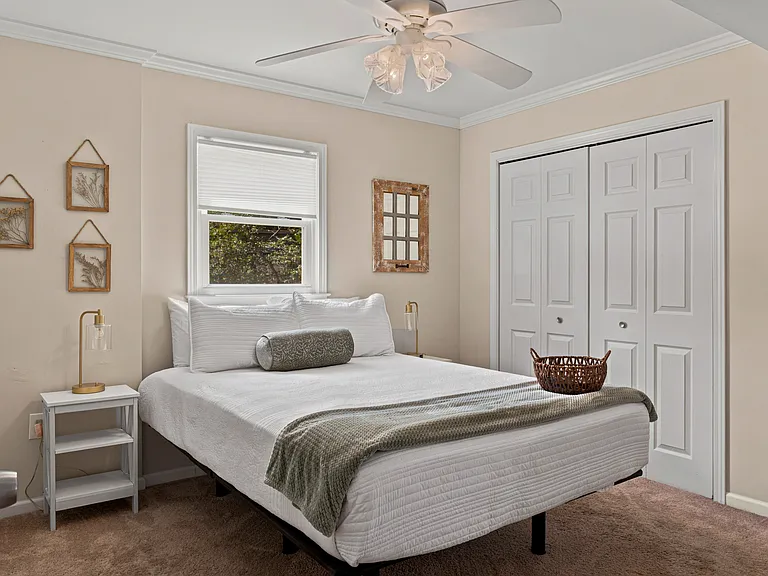 100 Harbor Dr — Photo 11