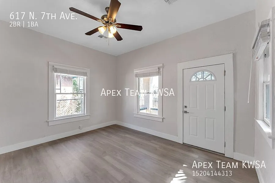 $1425- Gorgeous Updated 2 Bed | 1 Bath Unit in the West University Neighborhood Available in August! — Photo 4
